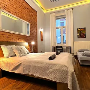 V6 By Small Apartament Budapesta