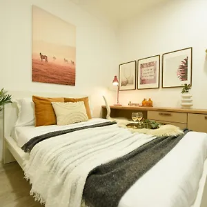 Ideal - Spacious & Modern Near Unirii Square Bucureşti